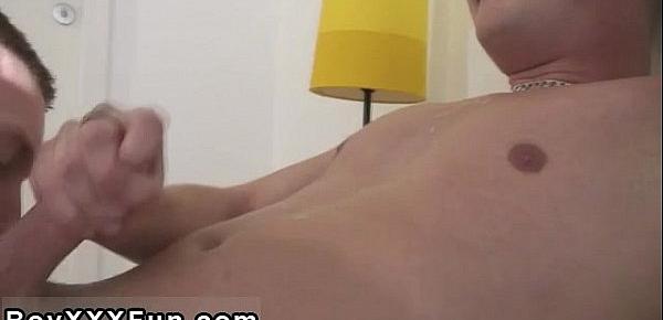  Twinks XXX Reese and Taylor kiss as they pull their clothes off and
